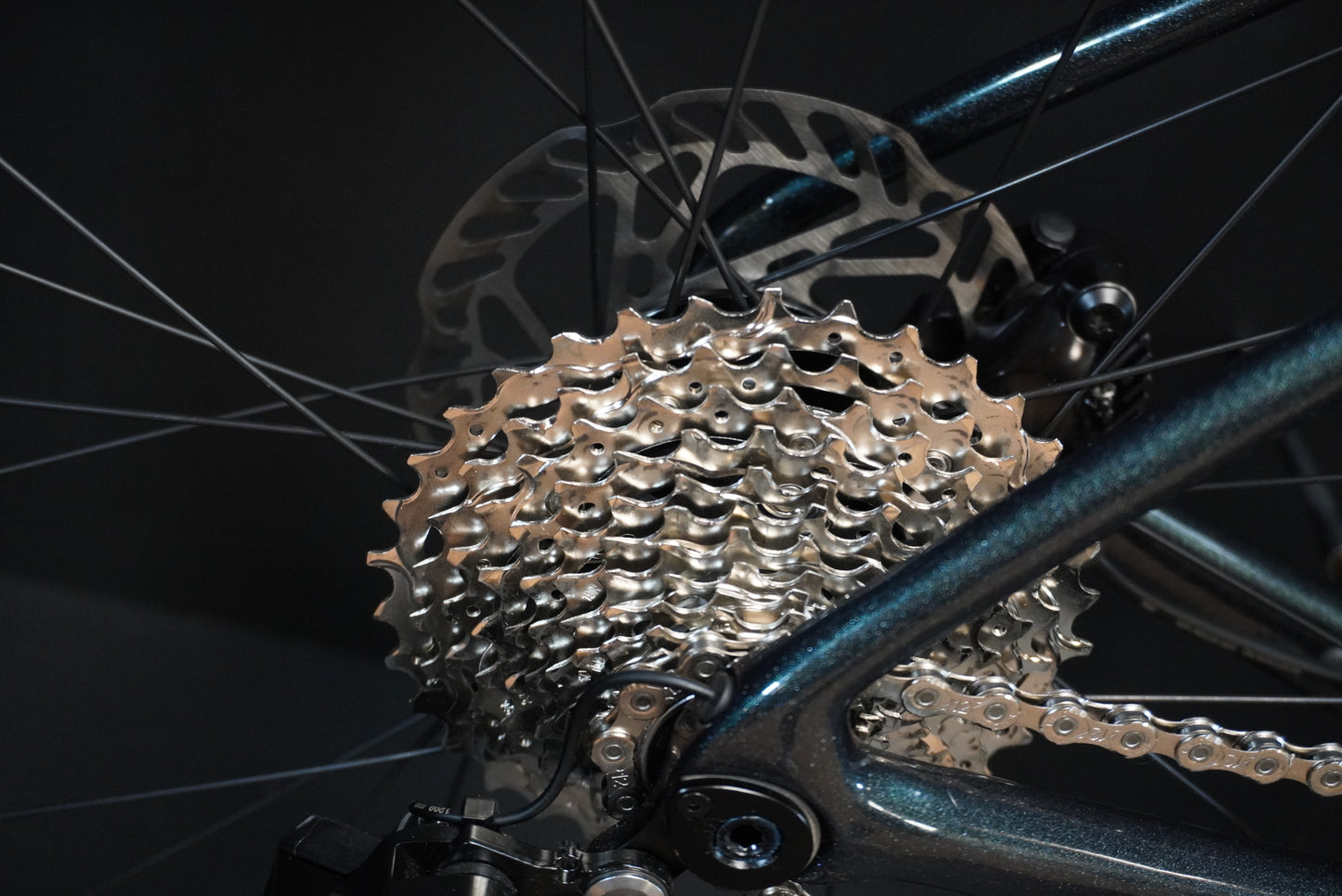 Giant TCR 105 Di2 Carbon Disc Road Bike - Medium - 2025