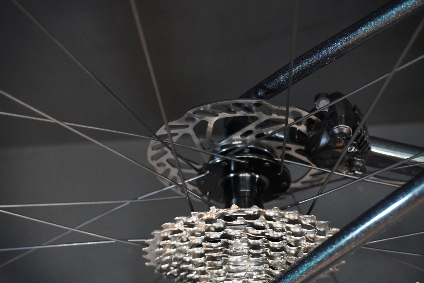 Giant TCR 105 Di2 Carbon Disc Road Bike - Medium - 2025
