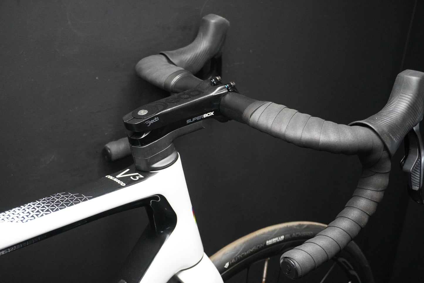Ex-Display Colnago V3 AXS Carbon Disc Road Bike 2023 - 52s