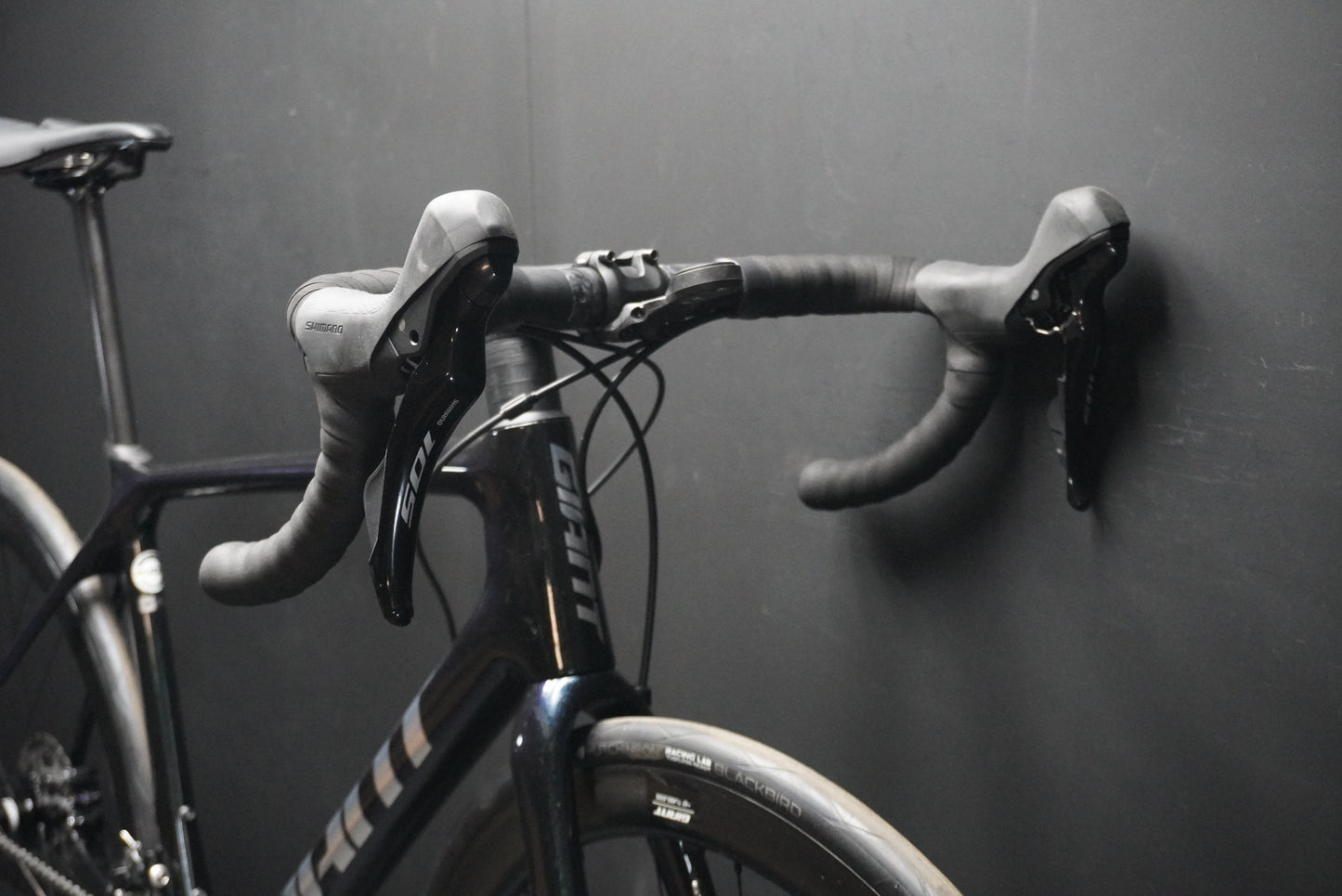 Giant TCR Advanced Pro 2 105 Carbon Disc Road Bike 2023 - Medium