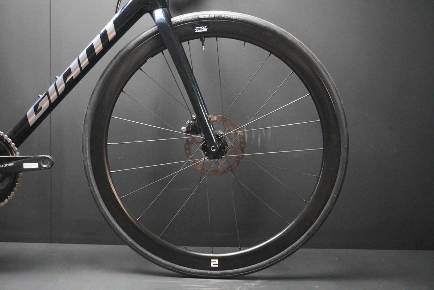 Giant TCR Advanced Pro 2 105 Carbon Disc Road Bike 2023 - Medium