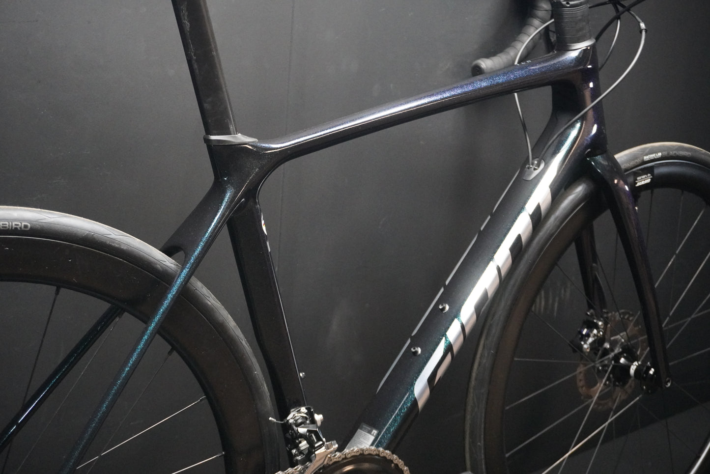 Giant TCR Advanced Pro 2 105 Carbon Disc Road Bike 2023 - Medium