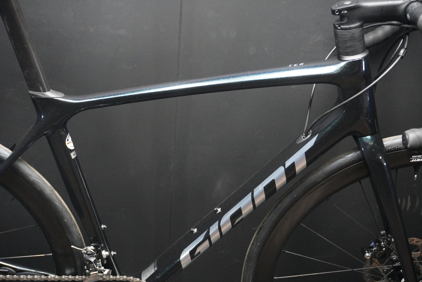 Giant TCR Advanced Pro 2 105 Carbon Disc Road Bike 2023 - Medium