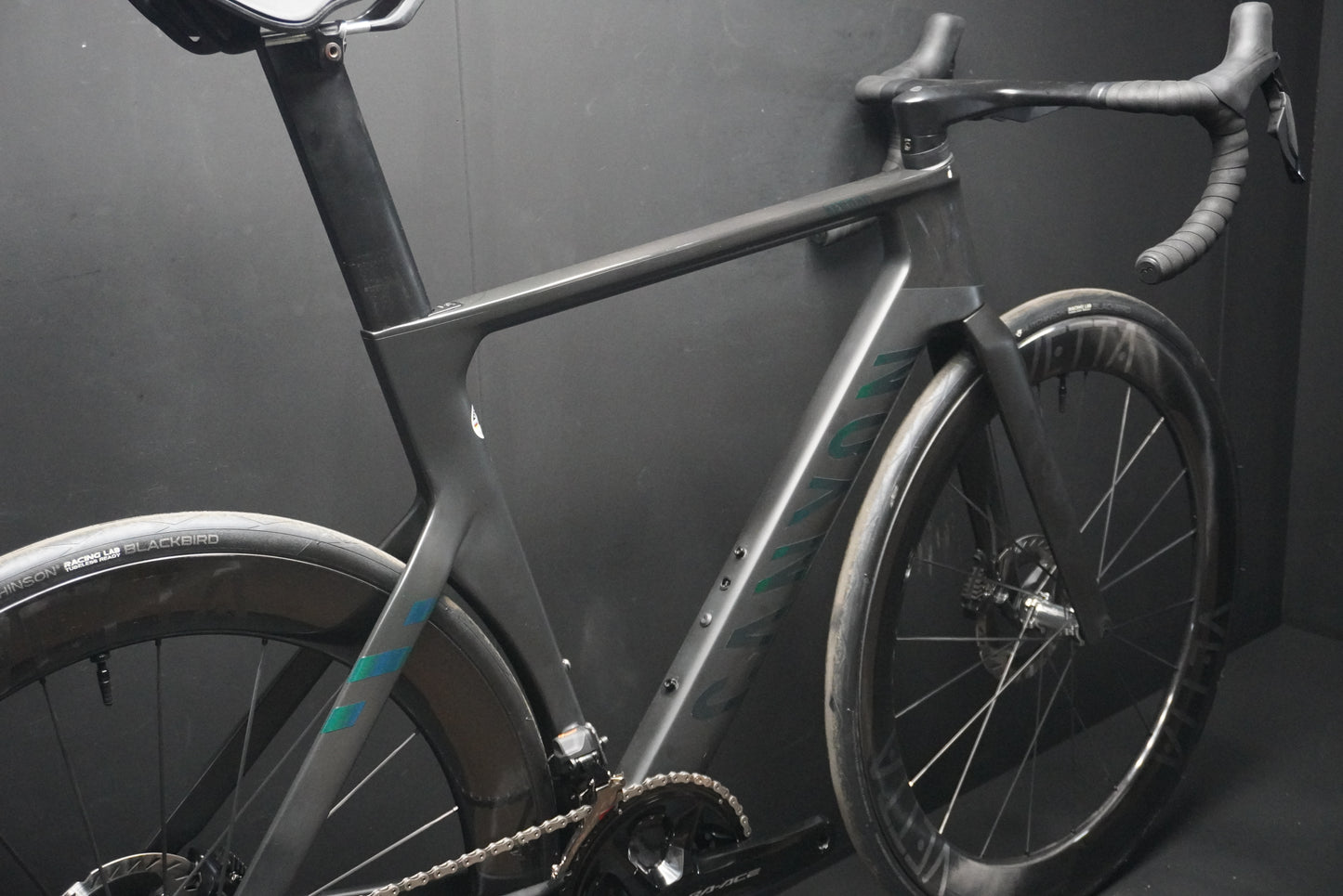 Canyon Aeroad CFR Dura-Ace Di2 Carbon Disc Road Bike 2024 - Medium