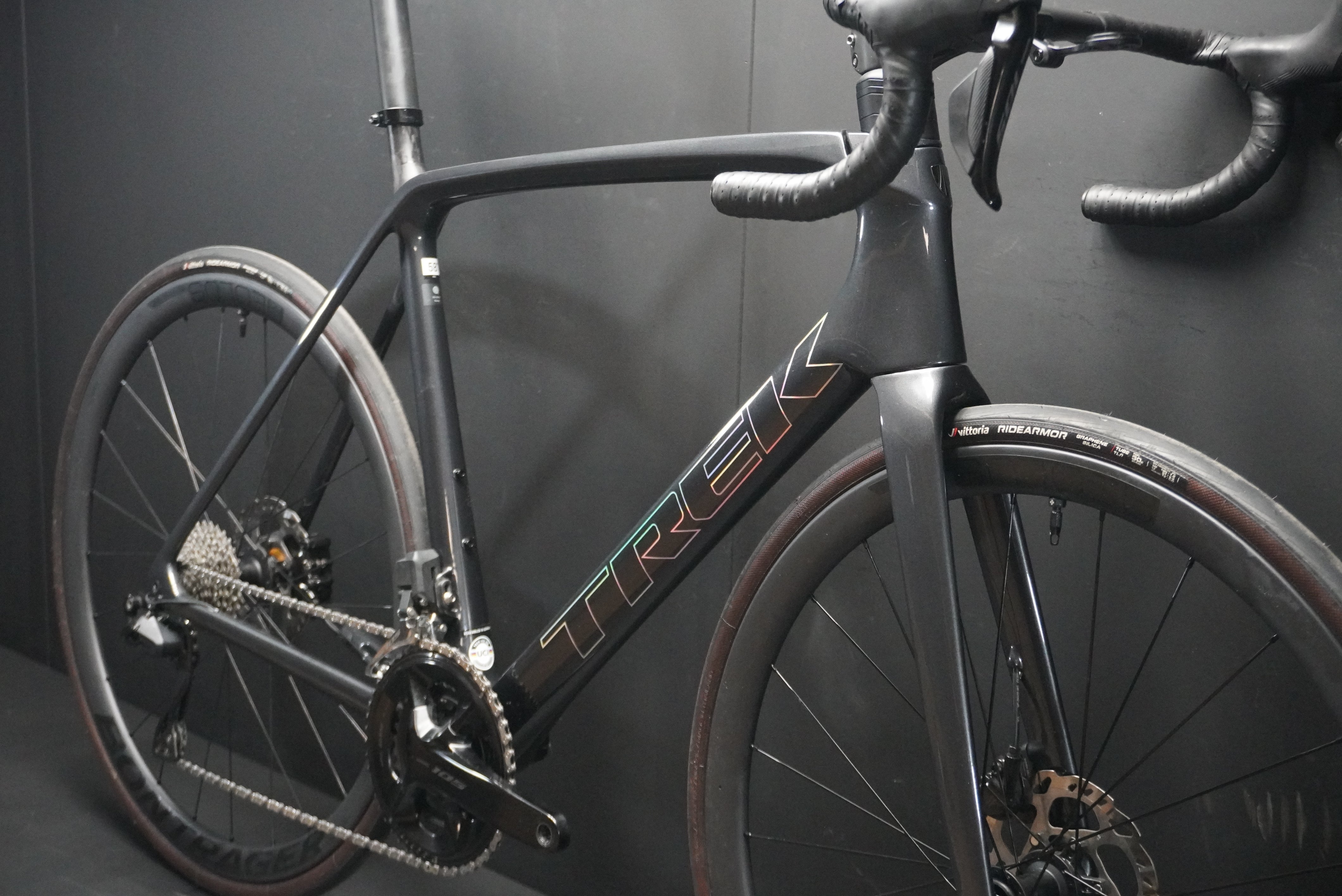 Trek Emonda SL6 Pro 105 Di2 Carbon Disc Road Bike 2023 - 58cm