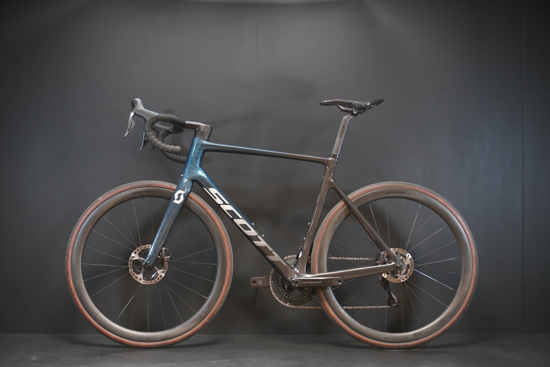 Scott Addict RC Pro Di2 Carbon Disc Road Bike 2023 - XL (58cm)