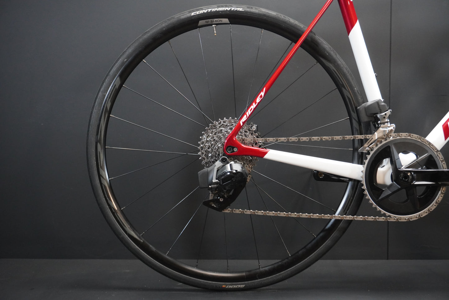 Ridley Helium AXS Carbon Disc Road Bike 2024 - Medium