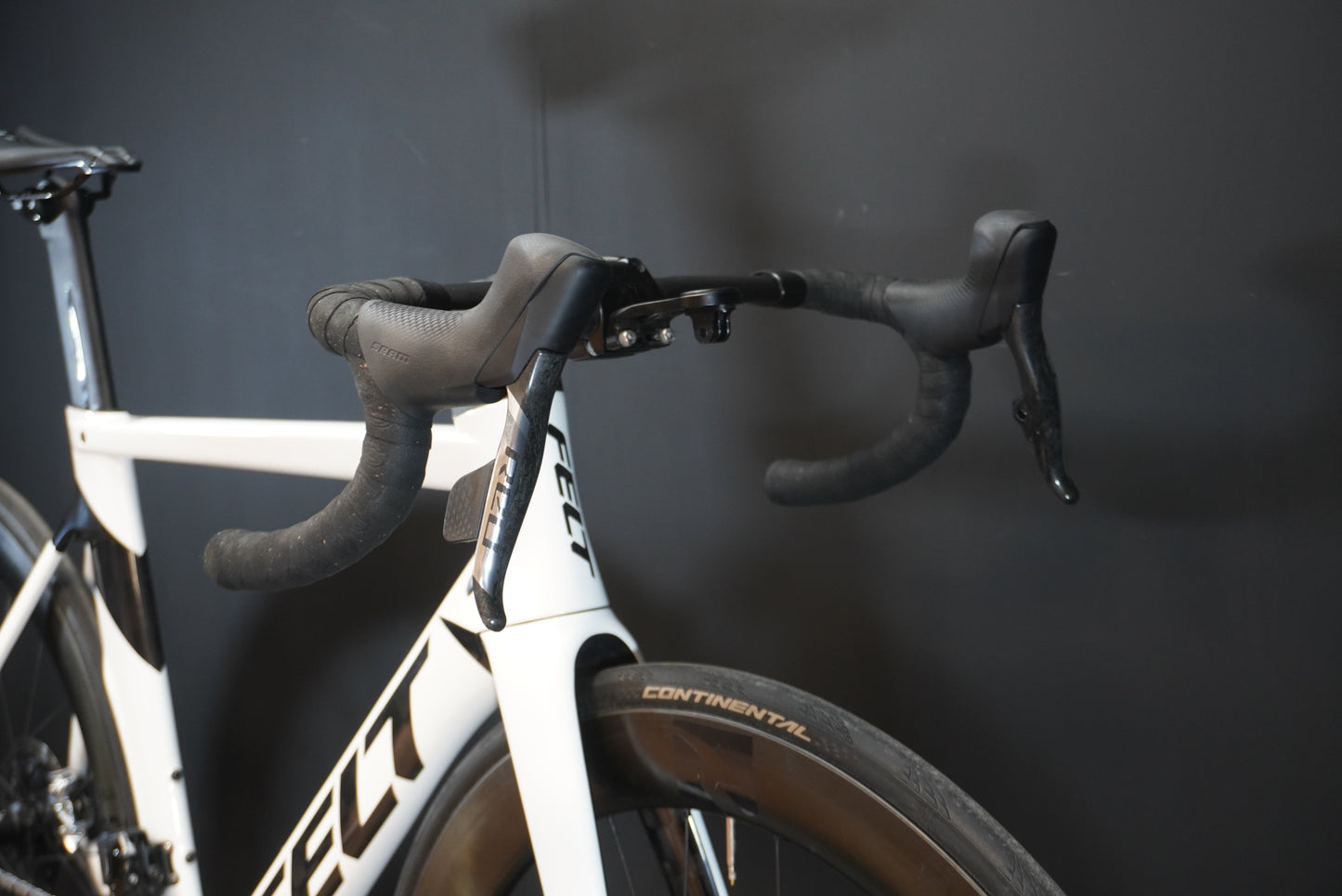 Felt AR Advanced SRAM Red AXS Carbon Disc Road Bike 2023 - 54cm