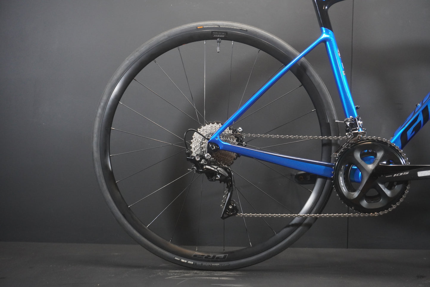 Giant Defy Advanced Pro 3 105 Carbon Disc Road Bike 2020 - M/L
