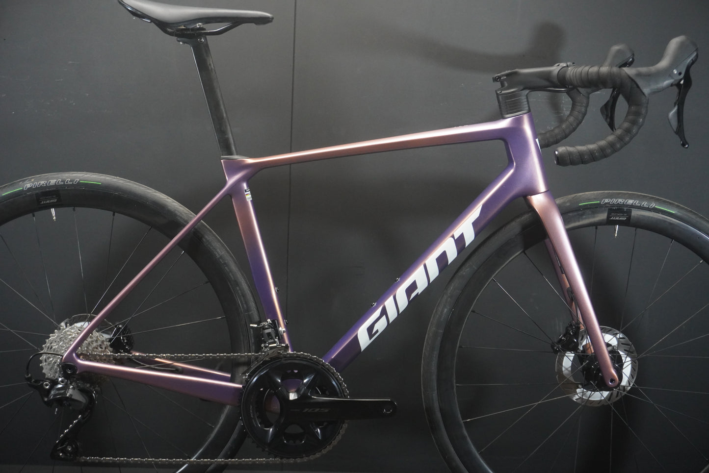 Giant TCR Advanced Pro 2 105 Carbon Disc Road Bike 2025 - Medium