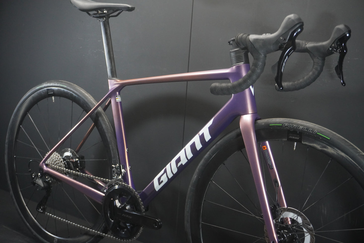 Giant TCR Advanced Pro 2 105 Carbon Disc Road Bike 2025 - Medium