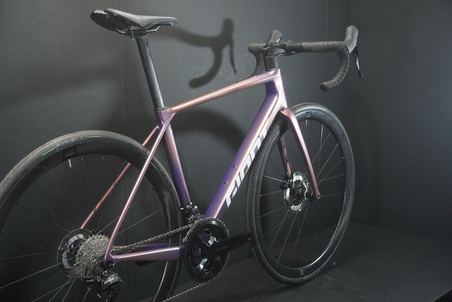 Giant TCR Advanced Pro 2 105 Carbon Disc Road Bike 2025 - Medium
