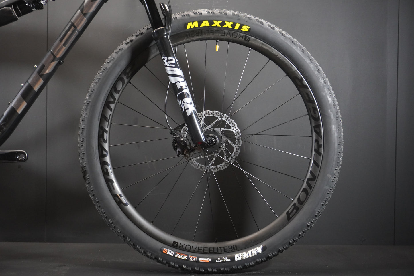 Trek Supercalibre 9.7 Full Suspension Carbon MTB 2022 - Medium