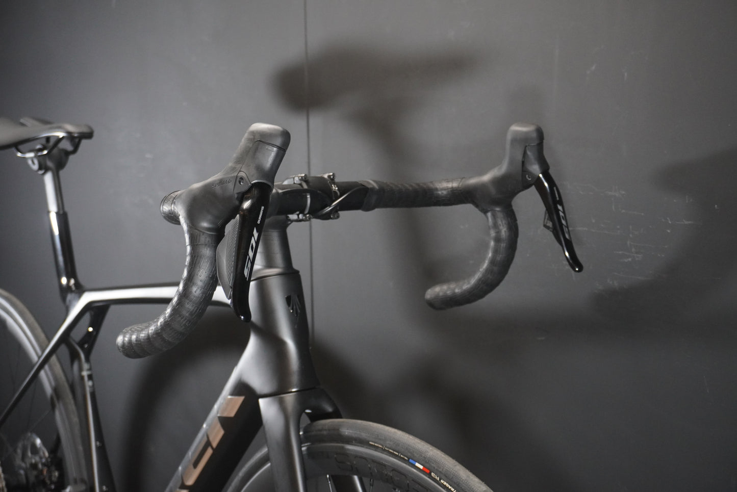 Trek Madone SL6 Gen 8 105 Di2 Carbon Disc Road Bike 2024 - Medium