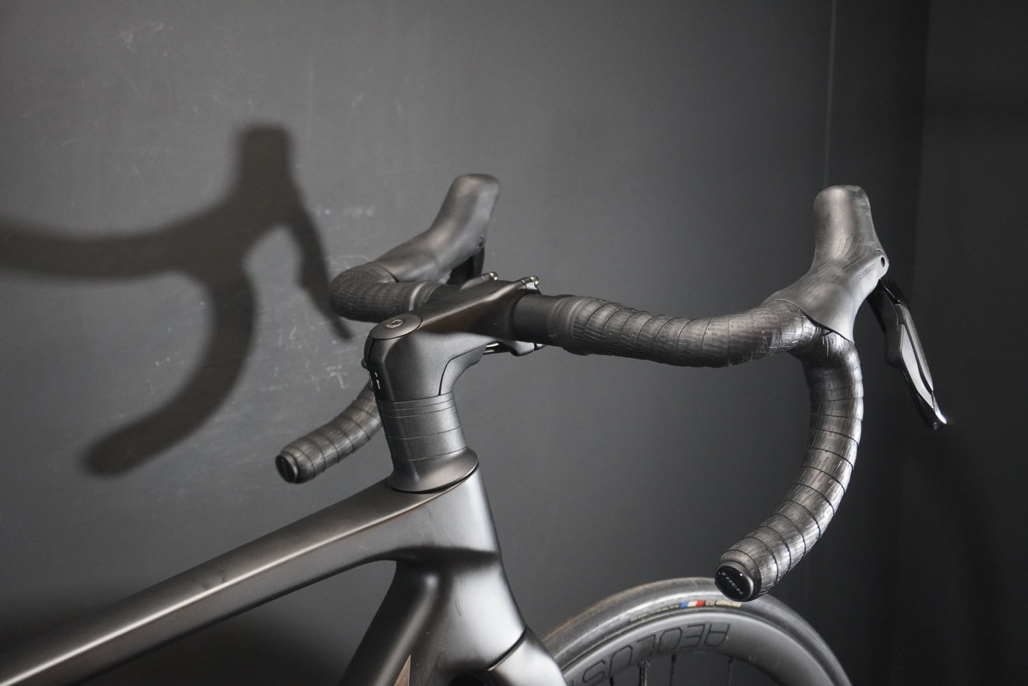 Trek Madone SL6 Gen 8 105 Di2 Carbon Disc Road Bike 2024 - Medium