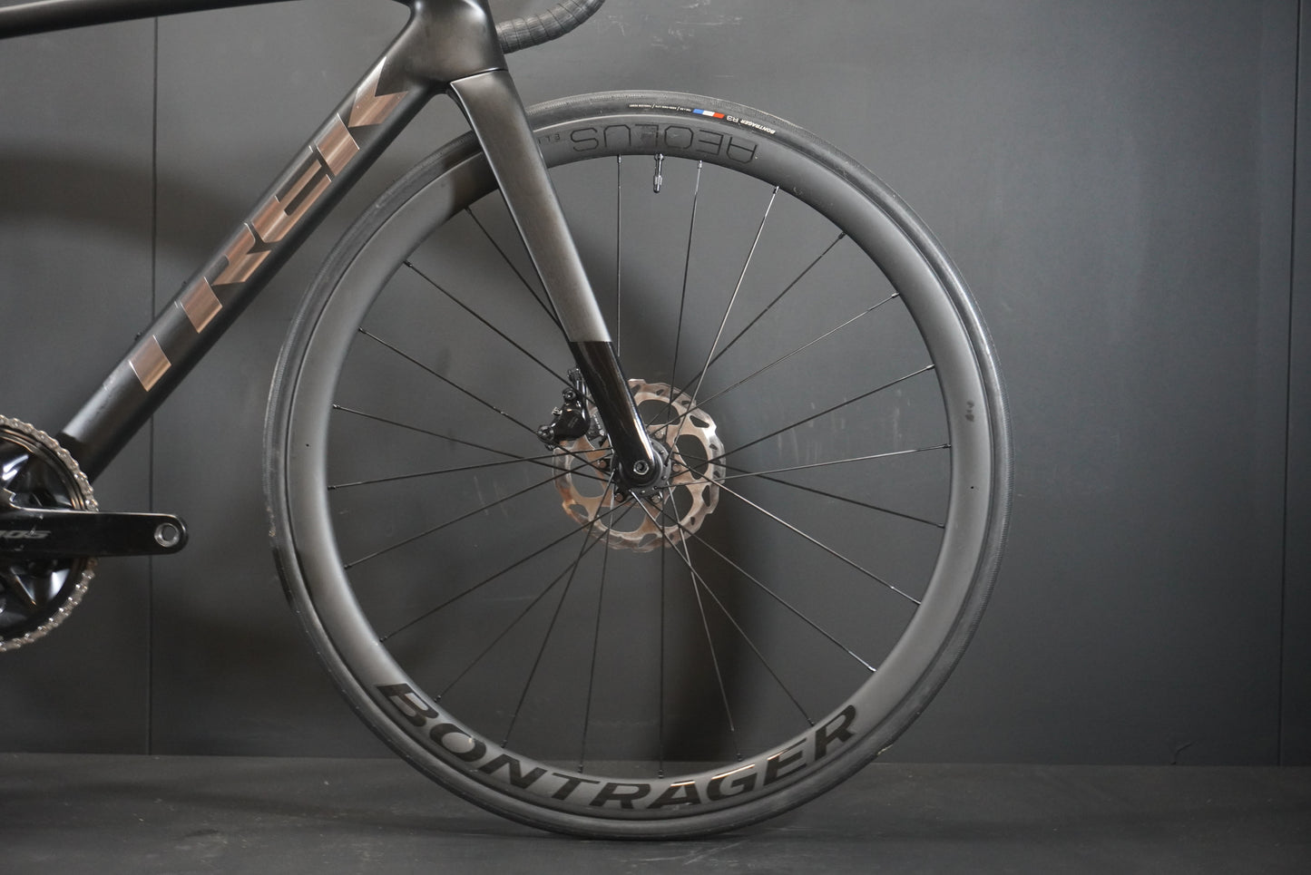 Trek Madone SL6 Gen 8 105 Di2 Carbon Disc Road Bike 2024 - Medium