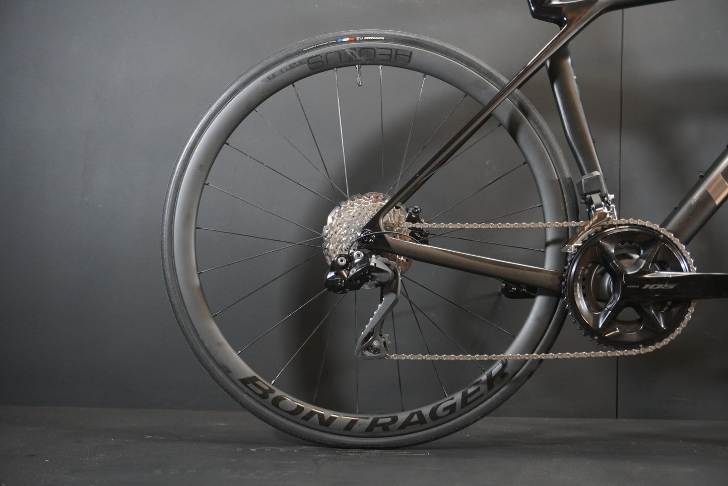 Trek Madone SL6 Gen 8 105 Di2 Carbon Disc Road Bike 2024 - Medium