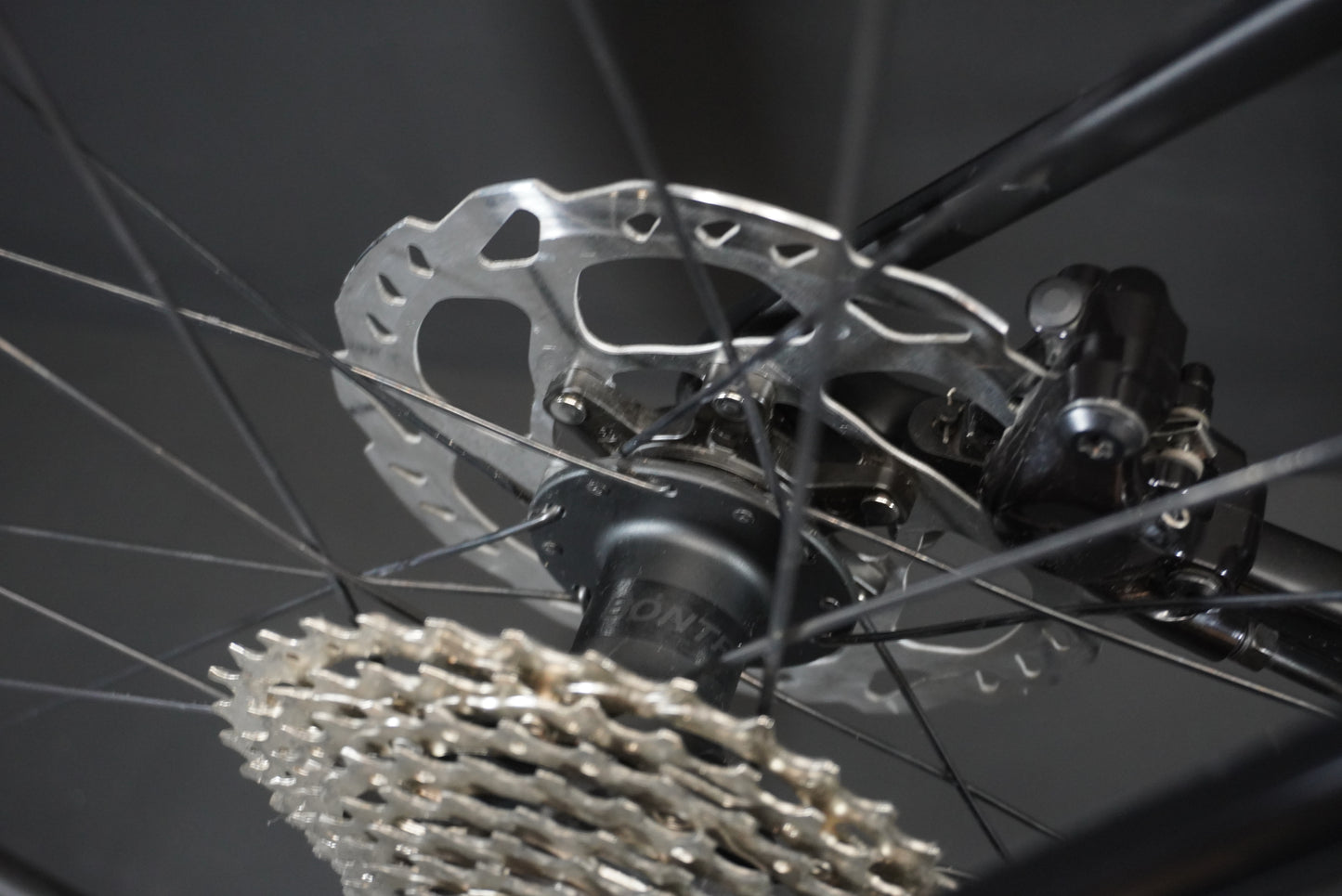 Trek Madone SL6 Gen 8 105 Di2 Carbon Disc Road Bike 2024 - Medium