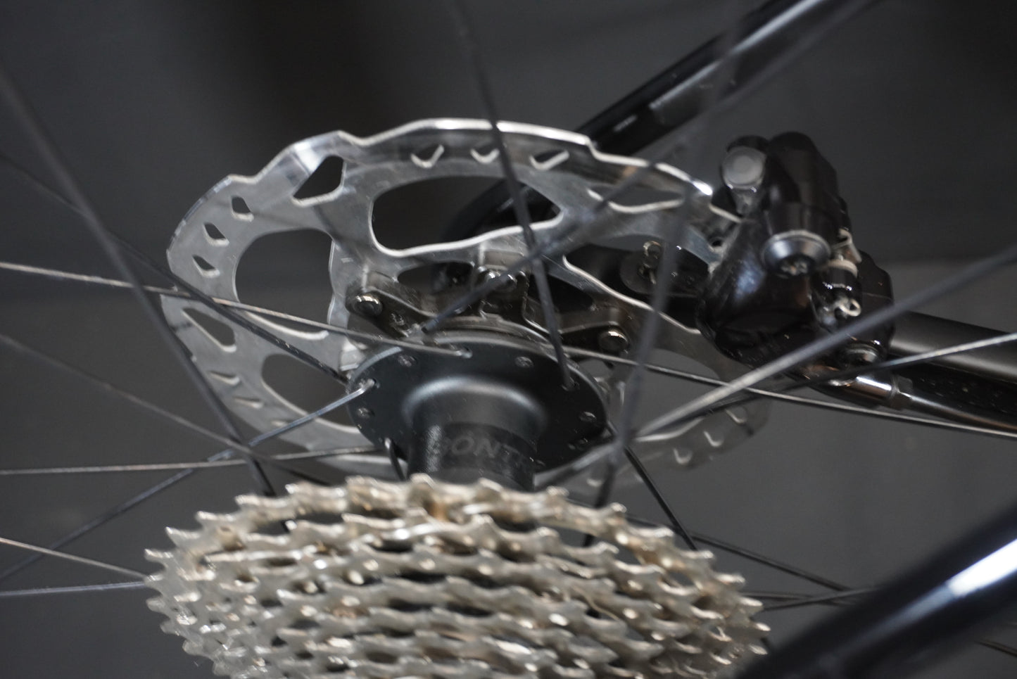 Trek Madone SL6 Gen 8 105 Di2 Carbon Disc Road Bike 2024 - Medium