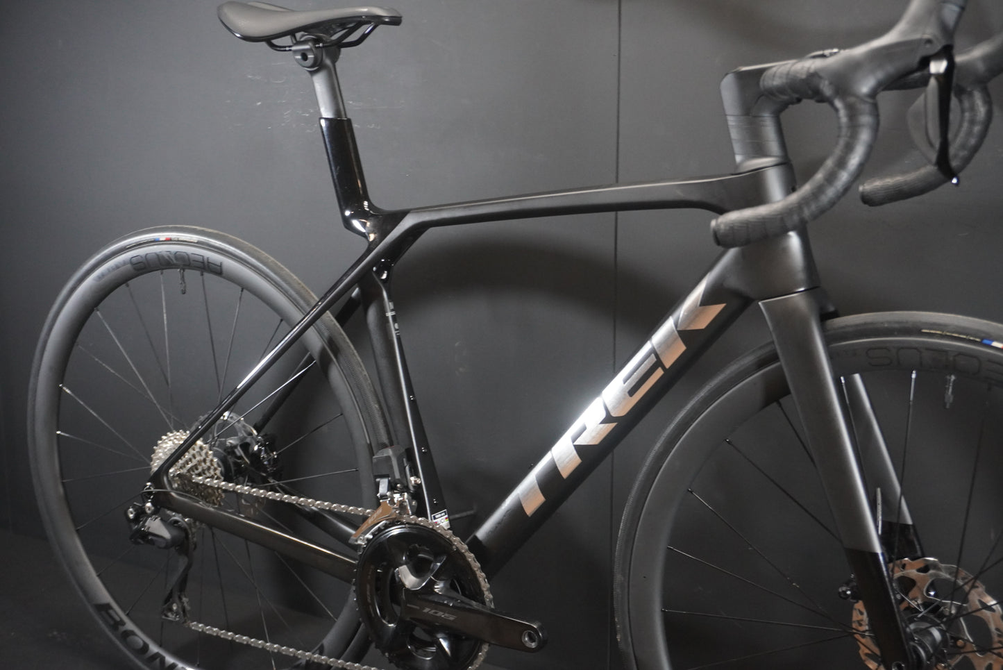 Trek Madone SL6 Gen 8 105 Di2 Carbon Disc Road Bike 2024 - Medium