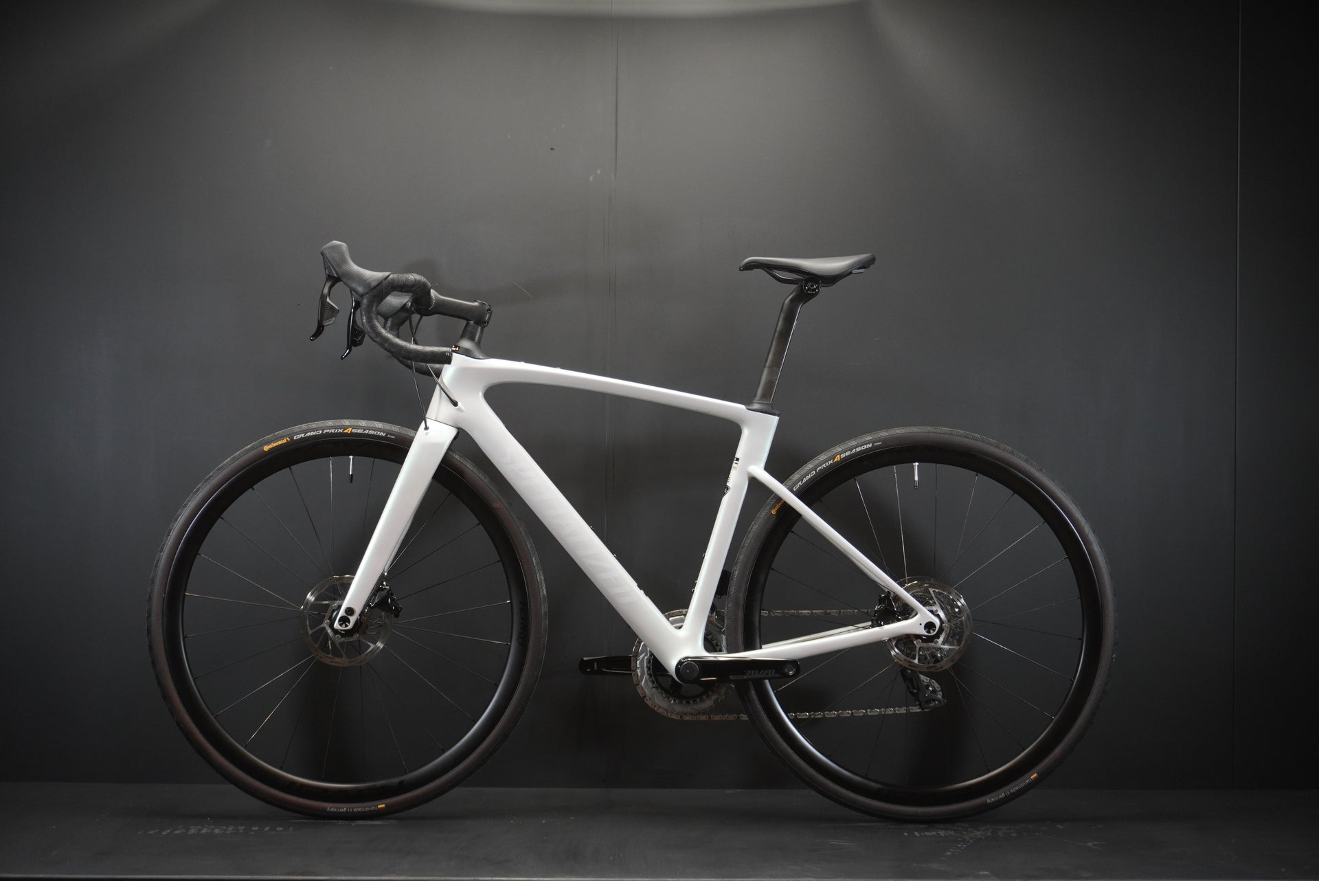 Specialized Roubaix SL8 Expert Carbon Road Bike 2025 - 54cm