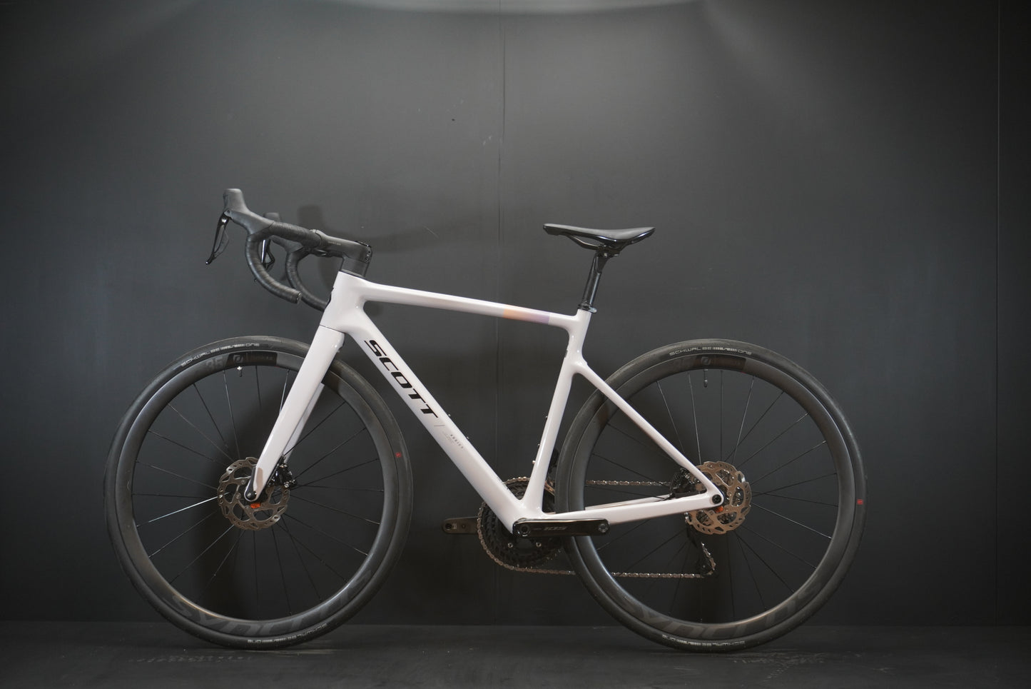 Scott Addict 30 Carbon Disc Road Bike 2025 - Small