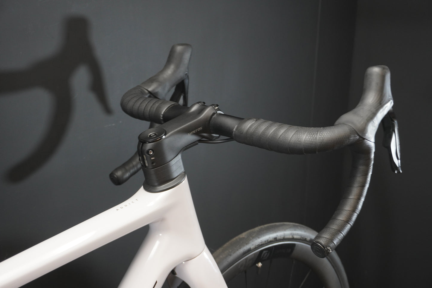 Scott Addict 30 Carbon Disc Road Bike 2025 - Small