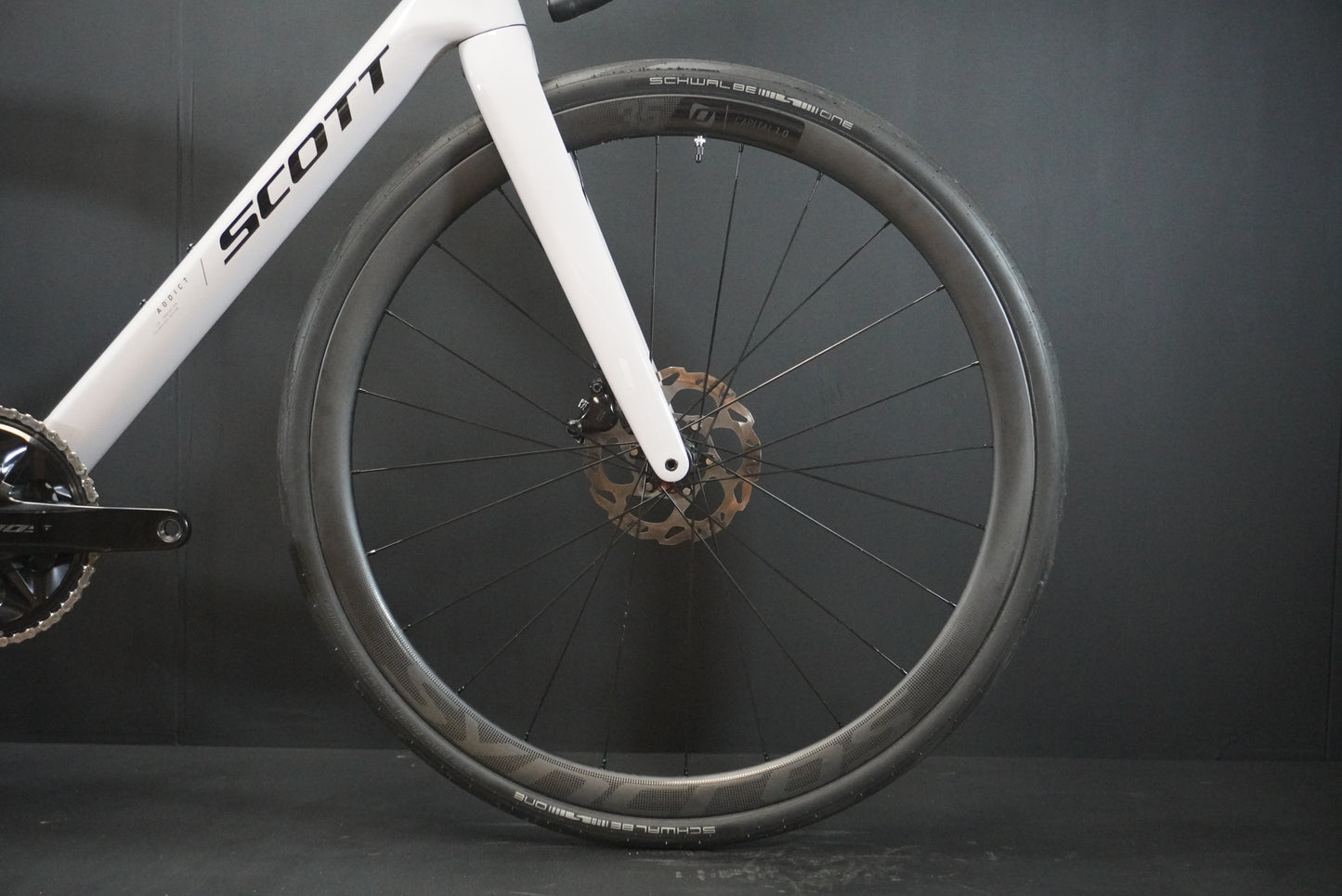 Scott Addict 30 Carbon Disc Road Bike 2025 - Small