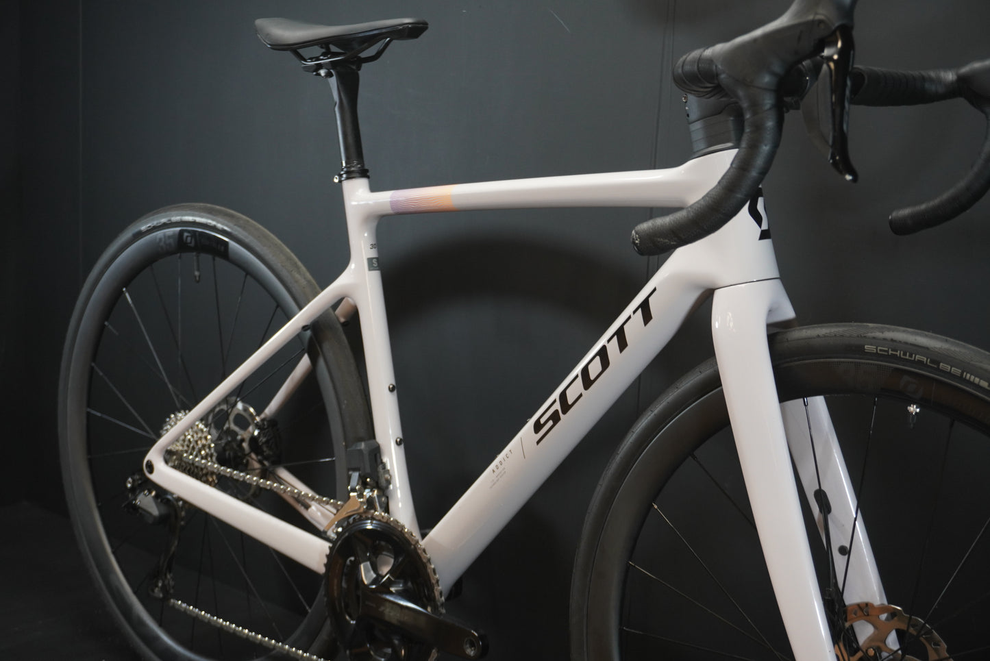 Scott Addict 30 Carbon Disc Road Bike 2025 - Small