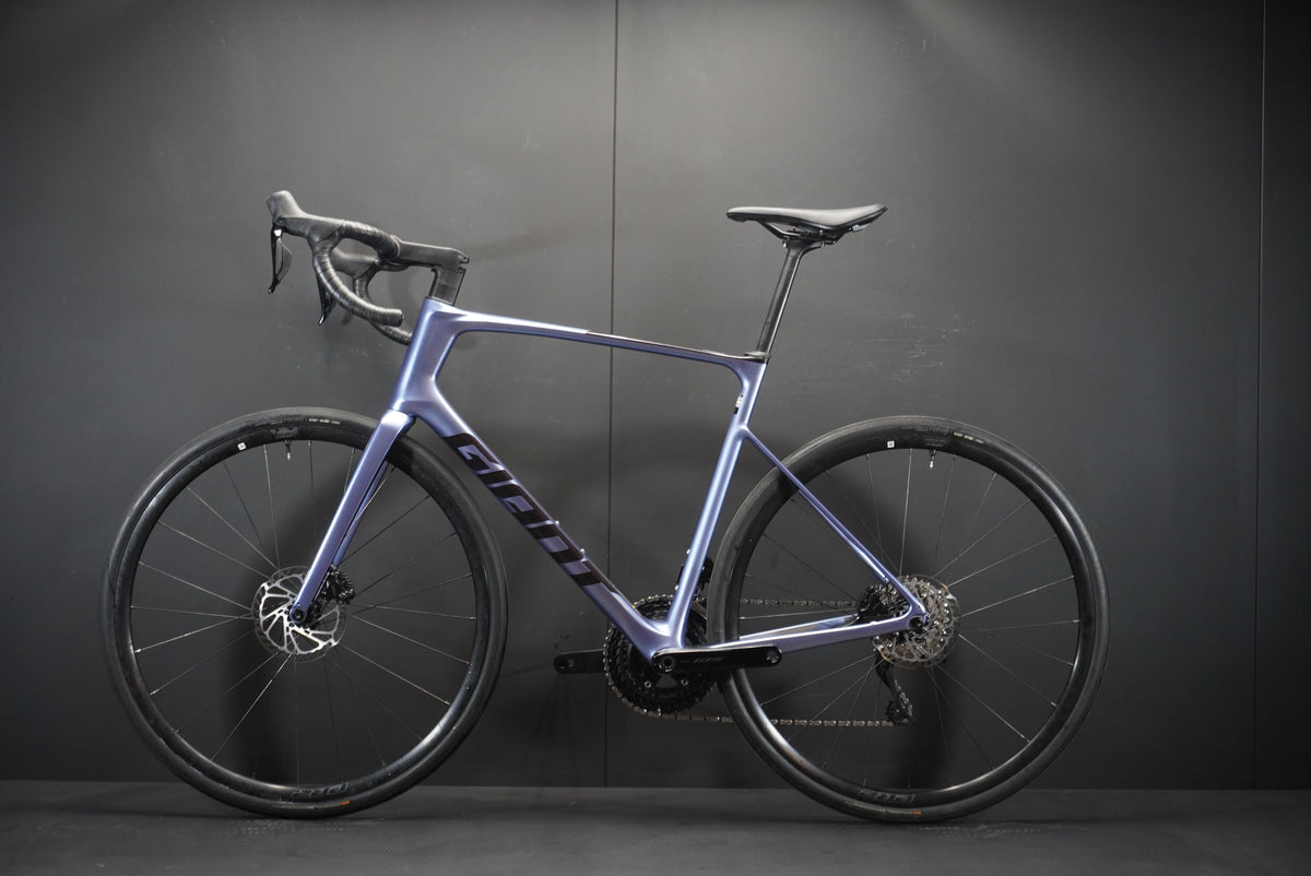 Giant Defy Advanced 1 105 Di2 Carbon Disc Road Bike 2025 - Large