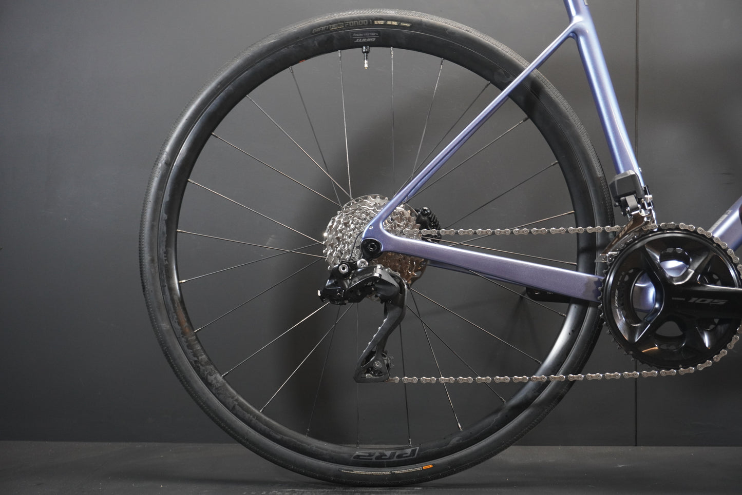 Giant Defy Advanced 1 105 Di2 Carbon Disc Road Bike 2025 - Large