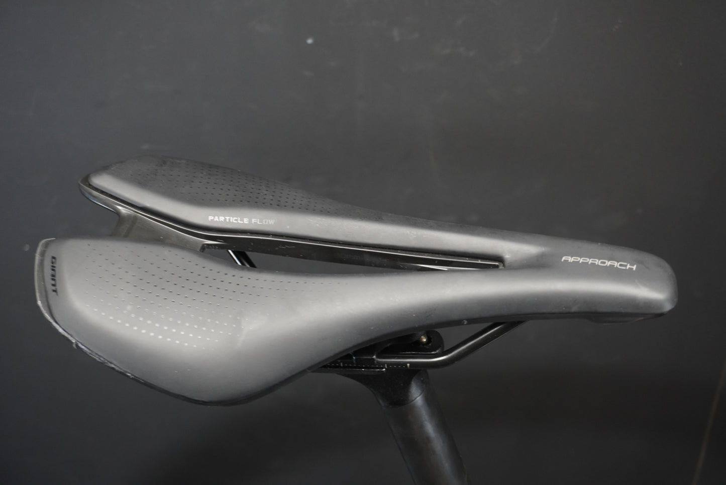 Giant Defy Advanced 1 105 Di2 Carbon Disc Road Bike 2025 - Large
