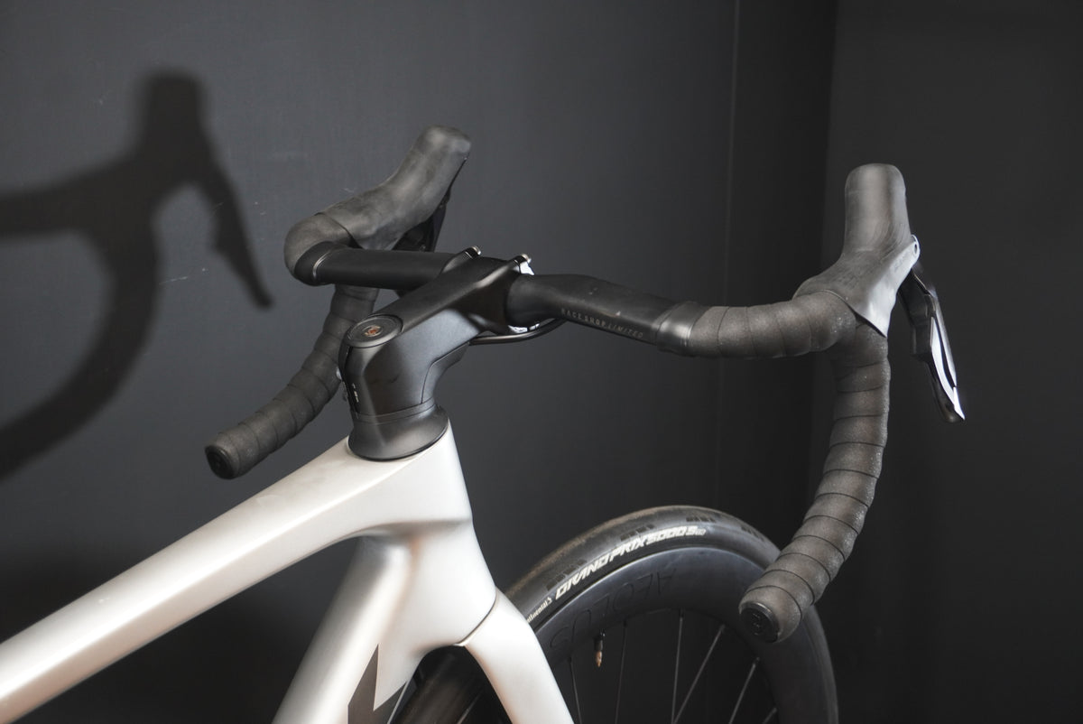 Trek Madone SL7 Gen 8 Ultegra Di2 Carbon Disc Road Bike 2024 - Medium