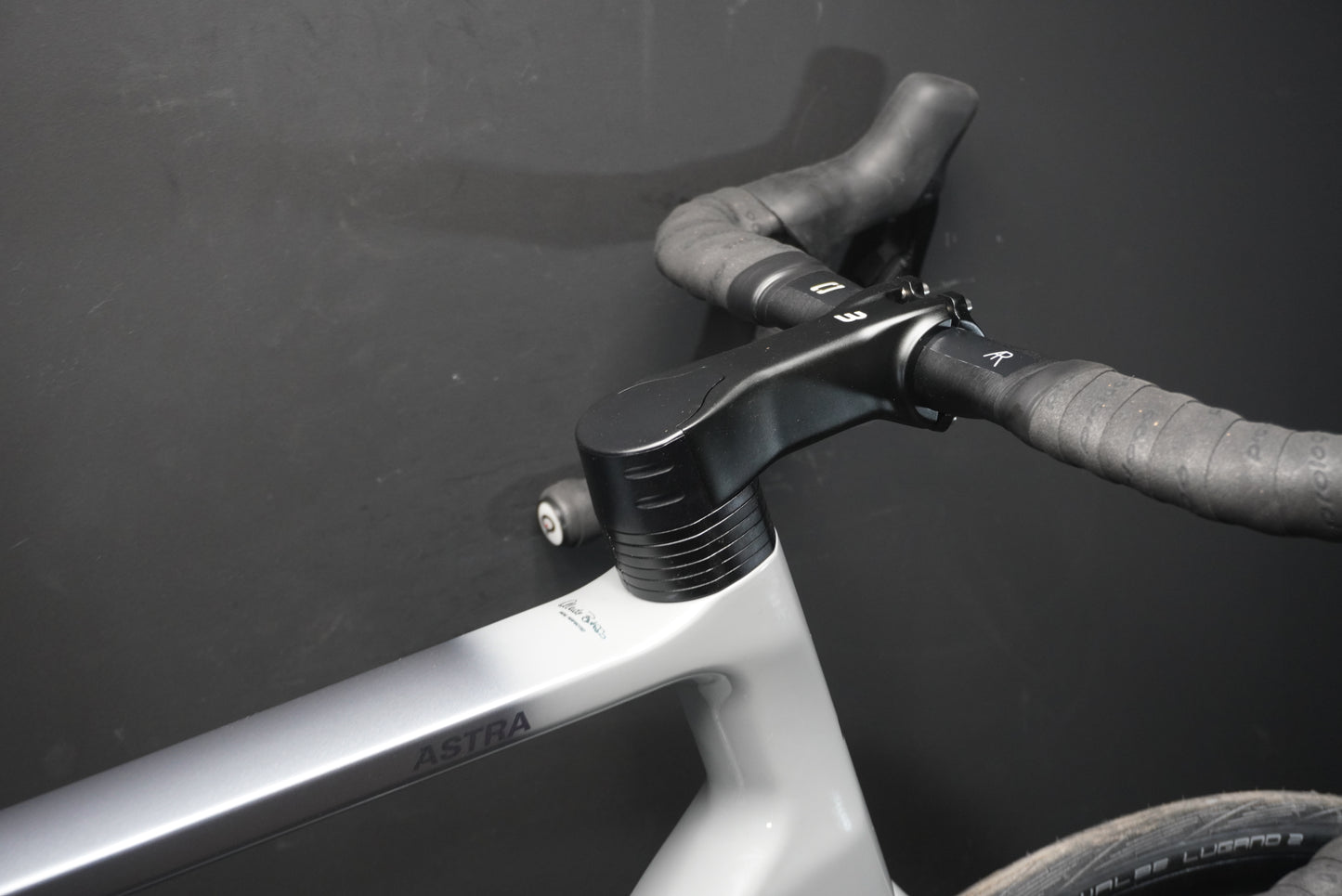 NEW Basso Astra 105 Di2 Carbon Disc Road Bike Grey 2025 - Various Sizes - Full Warranty