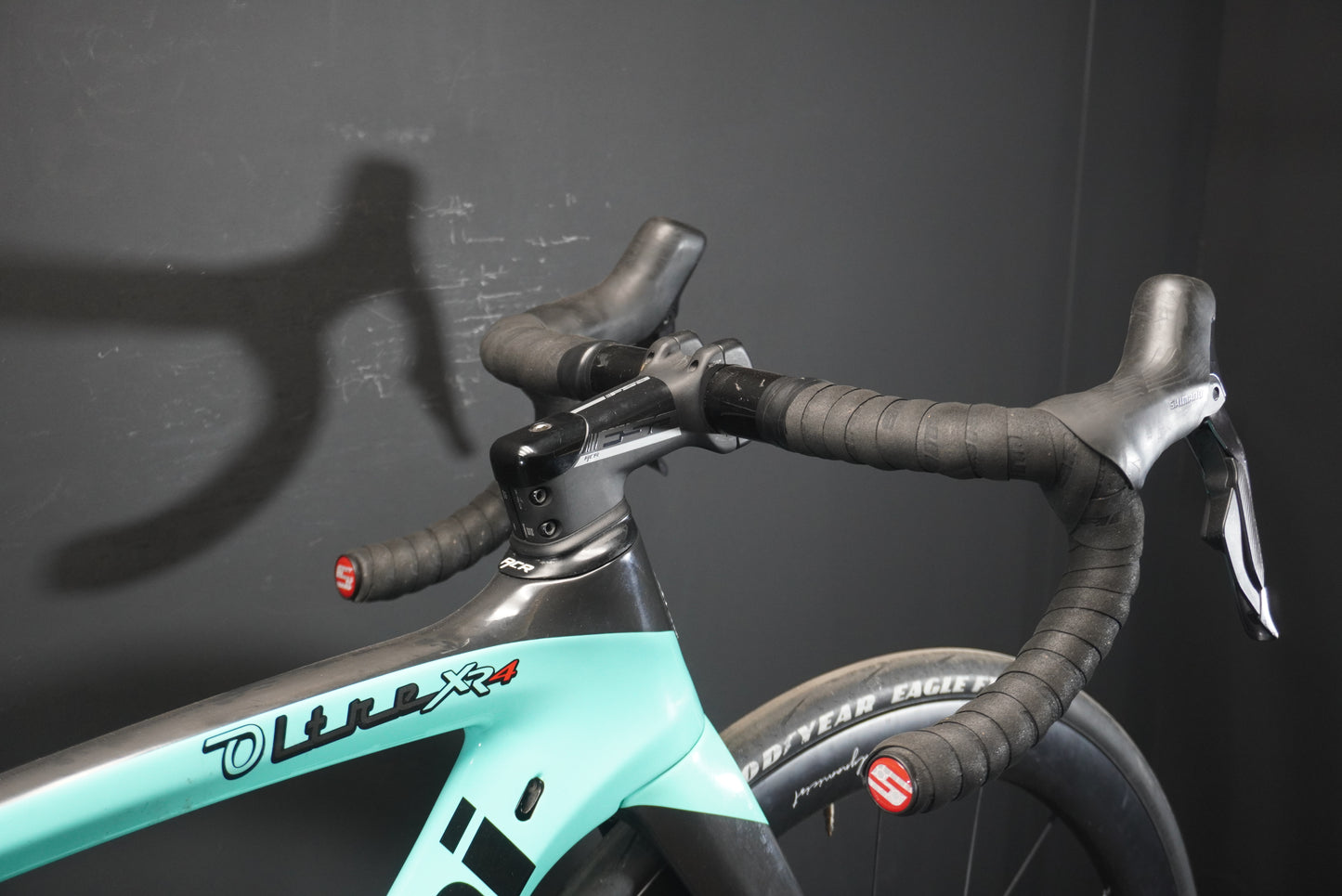 Bianchi Oltre CV XR4 Di2 Carbon Disc Road Bike 2021 - 50cm