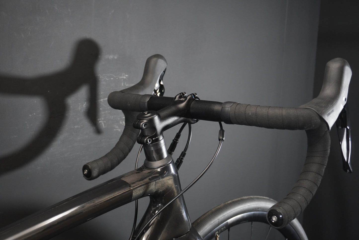 Specialized Tarmac SL6 Sport 105 Carbon Disc Road Bike 2023 - 52cm