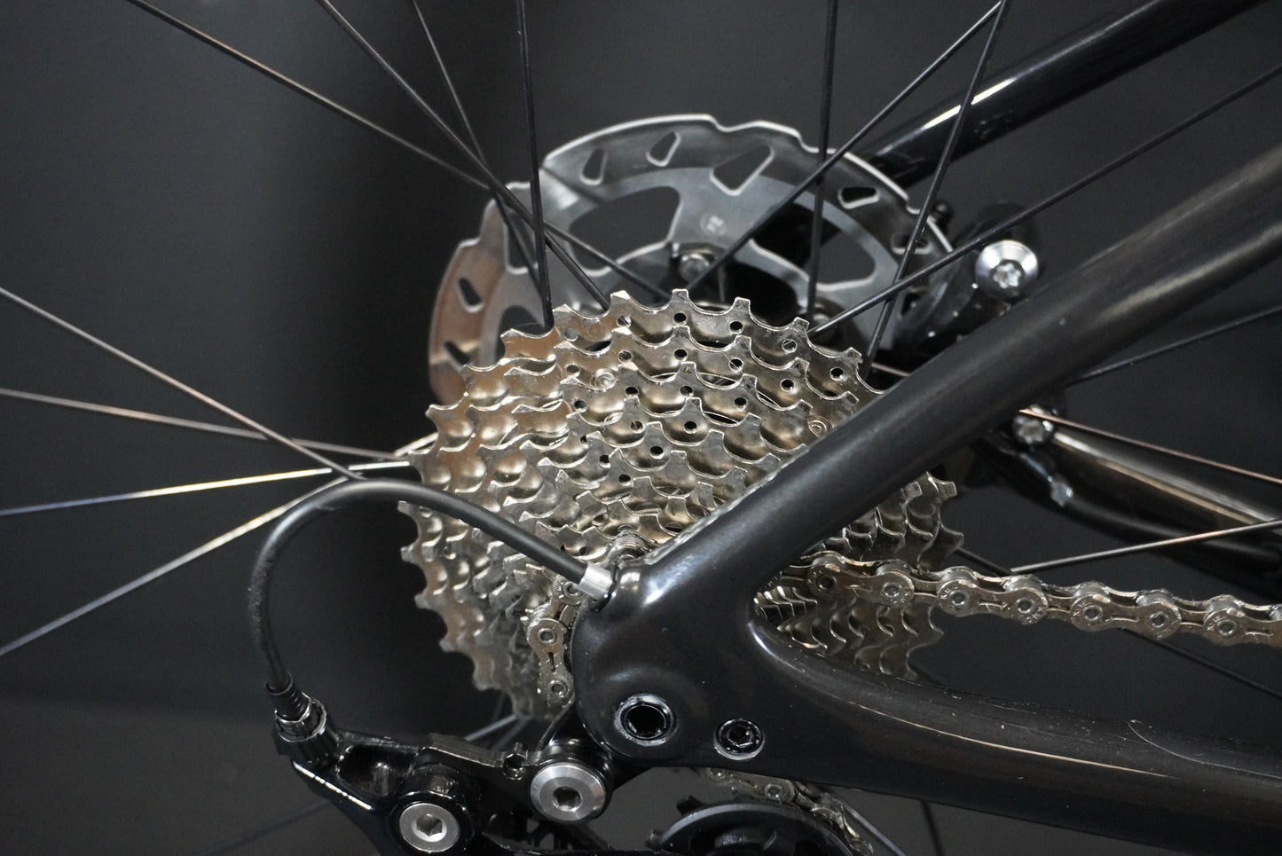 Specialized Tarmac SL6 Sport 105 Carbon Disc Road Bike 2023 - 52cm