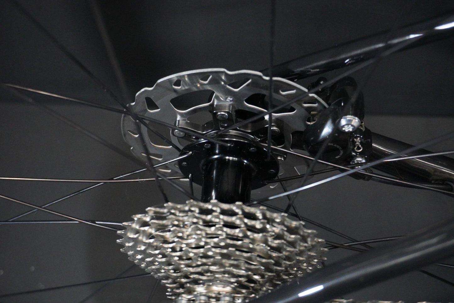 Specialized Tarmac SL6 Sport 105 Carbon Disc Road Bike 2023 - 52cm