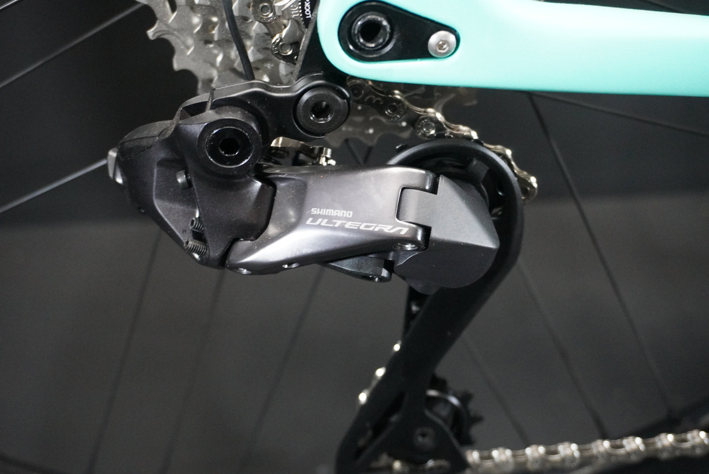 AS NEW Bianchi Specialissima CV Di2 Carbon Disc Road Bike 2022 - 53cm