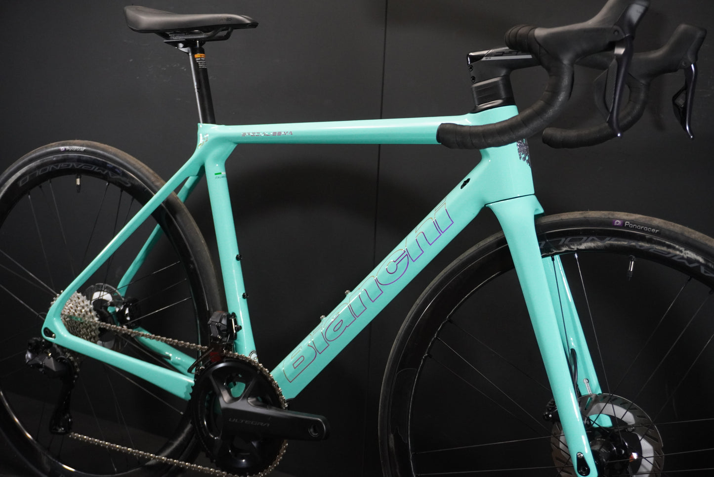 AS NEW Bianchi Specialissima CV Di2 Carbon Disc Road Bike 2022 - 53cm