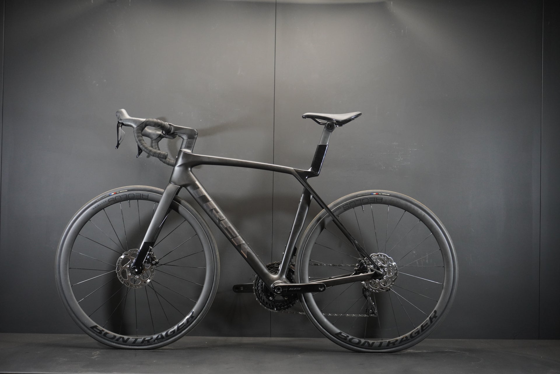 Trek Madone SL6 Gen 8 105 Di2 Carbon Disc Road Bike 2024 - M/L