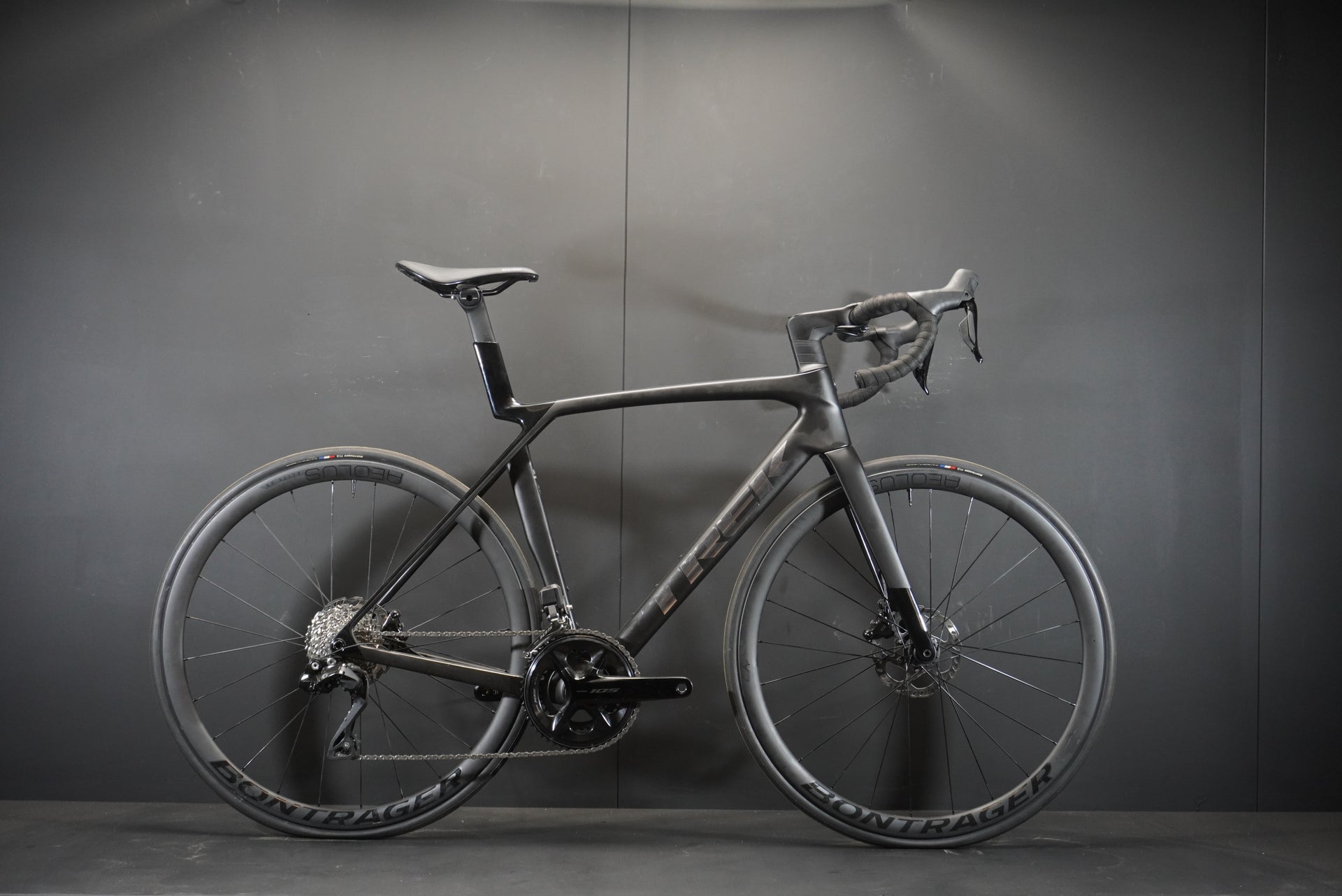 Trek Madone SL6 Gen 8 105 Di2 Carbon Disc Road Bike 2024 - M/L