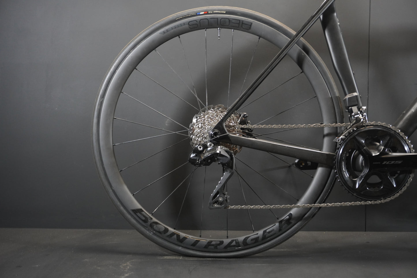 Trek Madone SL6 Gen 8 105 Di2 Carbon Disc Road Bike 2024 - M/L