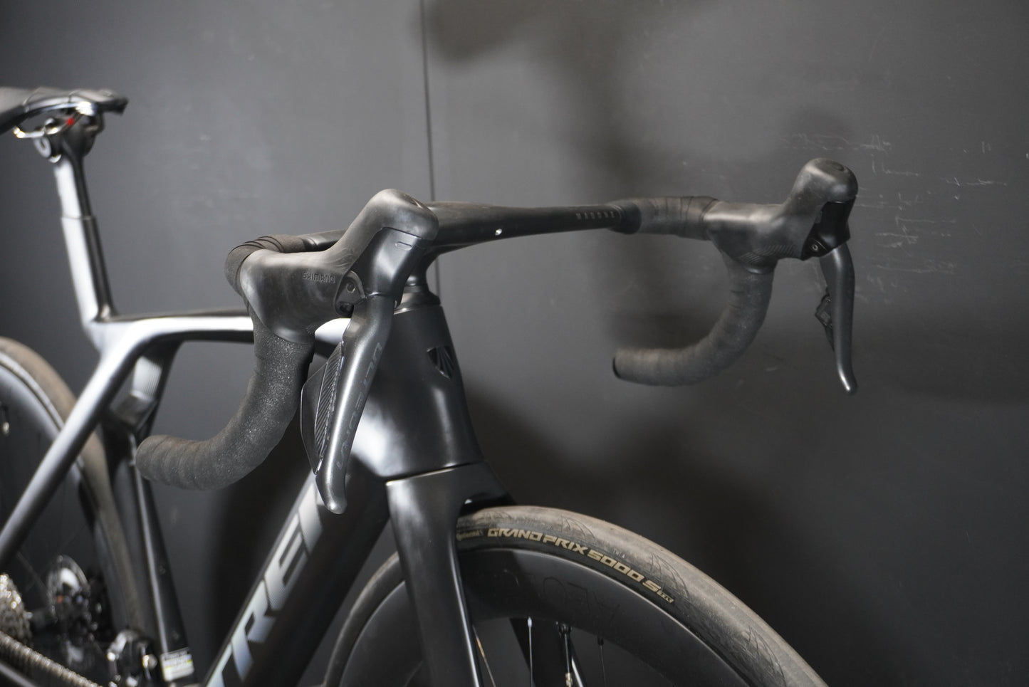 Trek Madone SLR 7 Gen 7 Di2 Carbon Disc Road Bike 2023 - 54cm