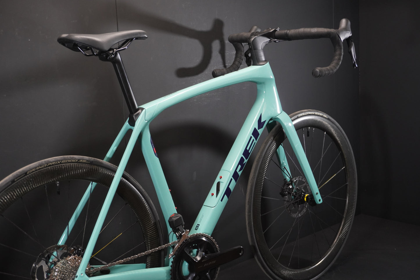 Trek Domane SL5 Gen 4 105 Di2 Carbon Disc Road Bike 2023 - 58cm - Upgraded Wheels