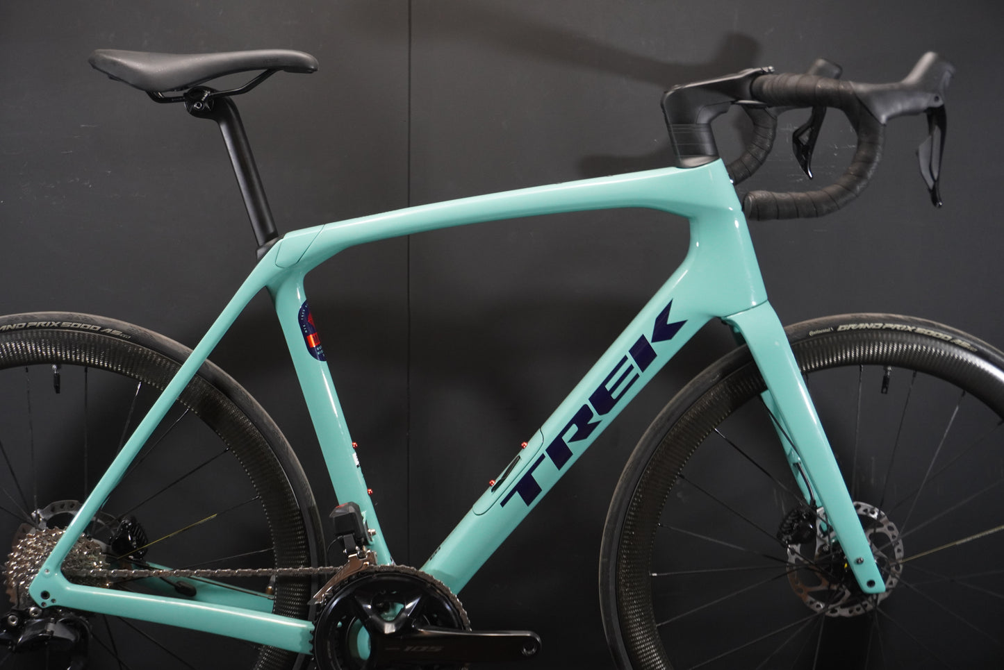 Trek Domane SL5 Gen 4 105 Di2 Carbon Disc Road Bike 2023 - 58cm - Upgraded Wheels