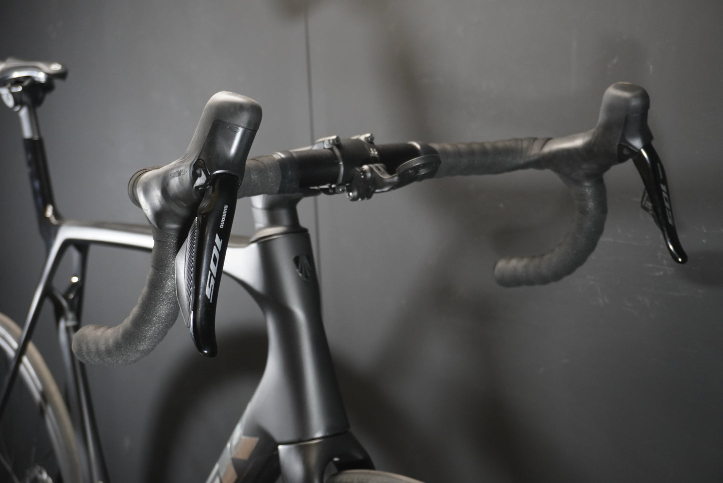 Trek Madone SL6 Gen 8 105 Di2 Carbon Disc Road Bike 2024 - XL
