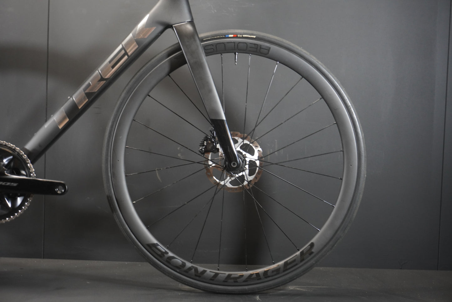 Trek Madone SL6 Gen 8 105 Di2 Carbon Disc Road Bike 2024 - XL
