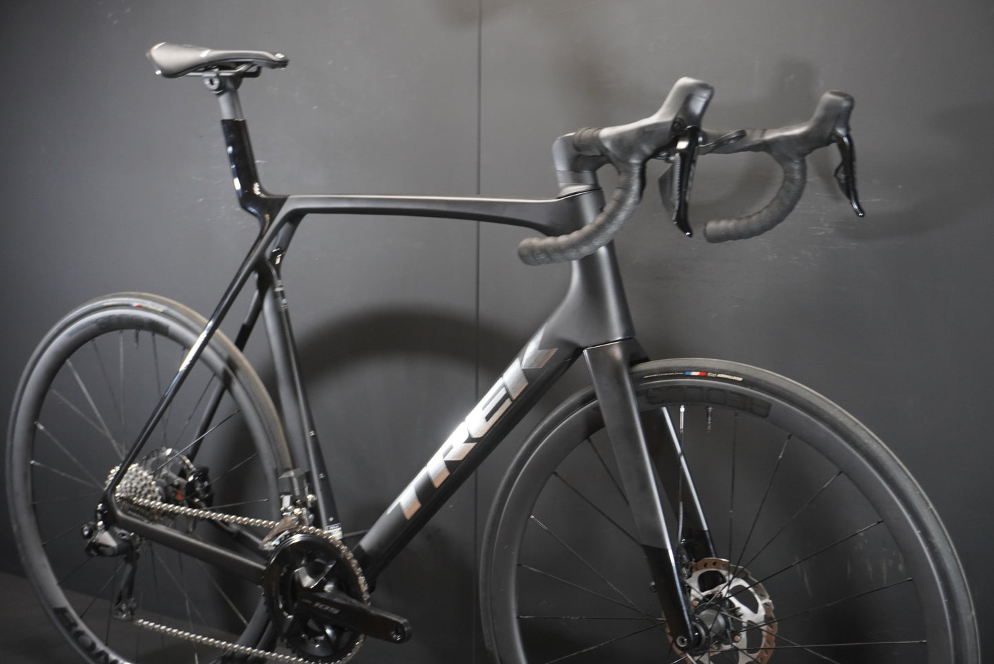 Trek Madone SL6 Gen 8 105 Di2 Carbon Disc Road Bike 2024 - XL