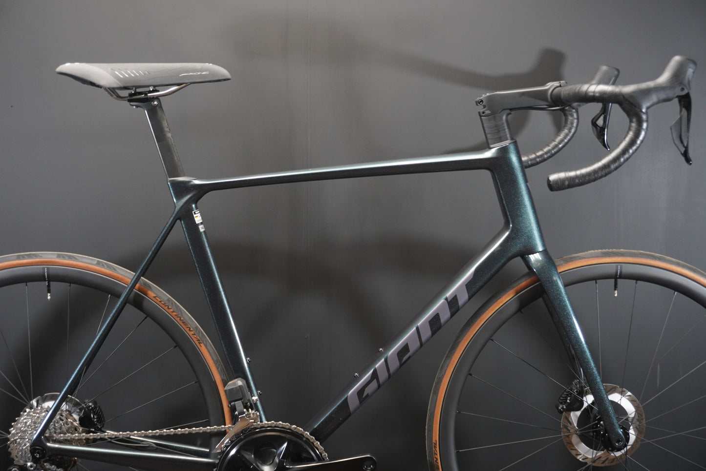 Giant TCR Advanced 1 105 Di2 Carbon Disc Road Bike 2024 - XL - Upgraded